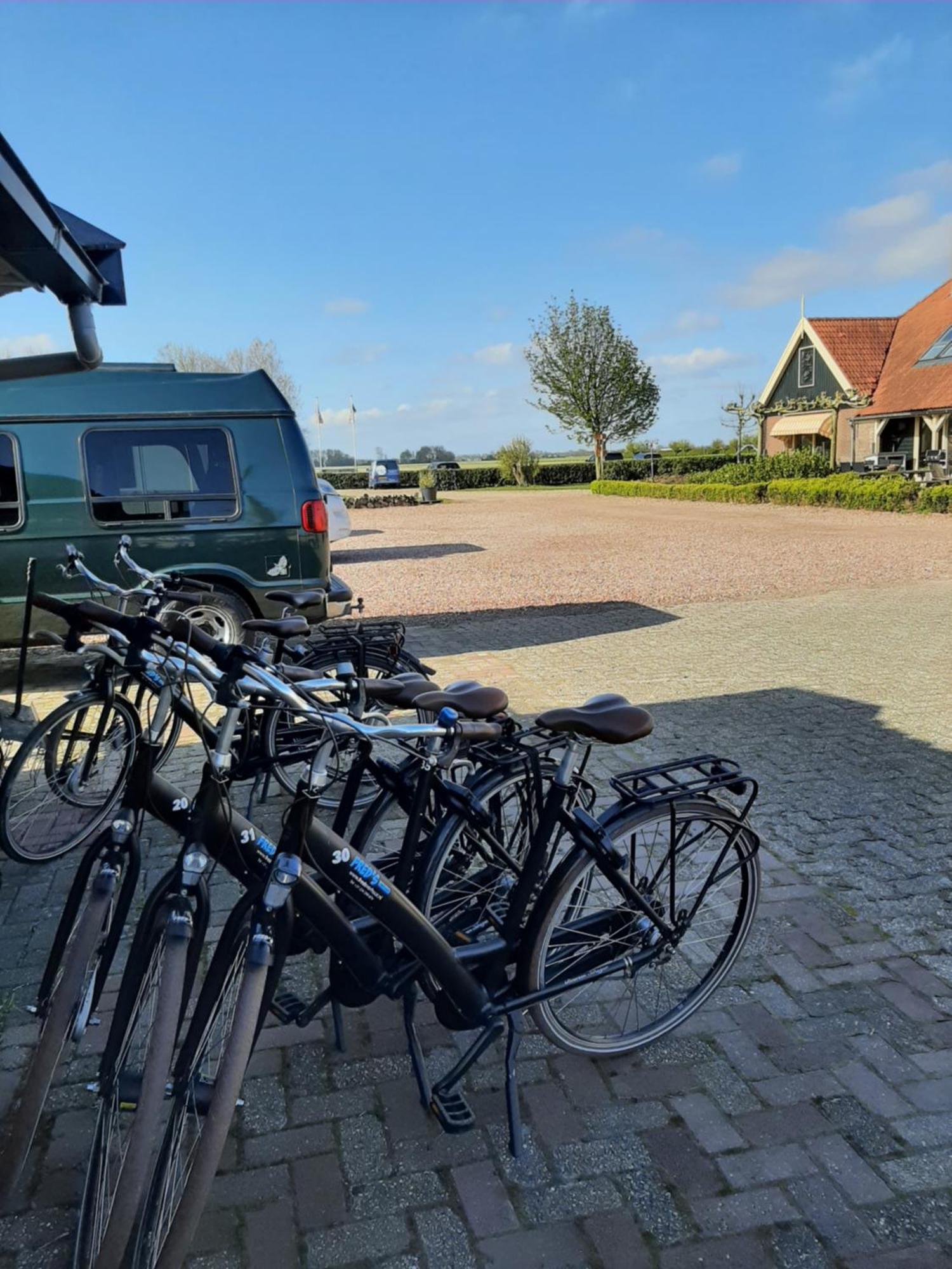 Camping De Tulpenweide Lege Kampeerplaats, Lege Plaats Op Het Gras Zonder Bed Breezand Екстериор снимка