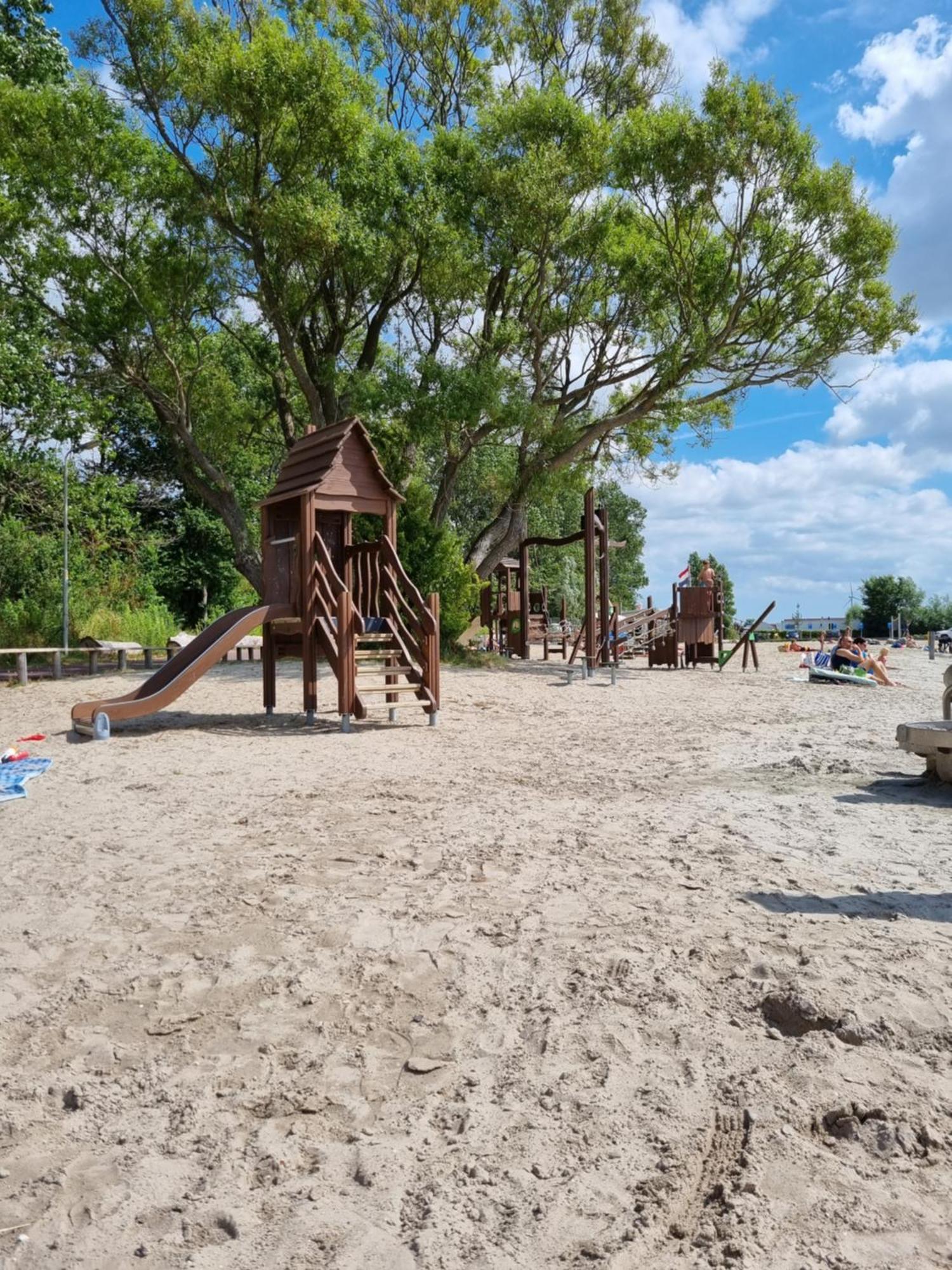 Camping De Tulpenweide Lege Kampeerplaats, Lege Plaats Op Het Gras Zonder Bed Breezand Екстериор снимка