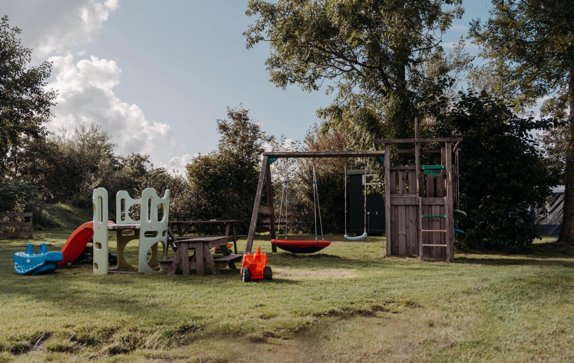 Camping De Tulpenweide Lege Kampeerplaats, Lege Plaats Op Het Gras Zonder Bed Breezand Екстериор снимка